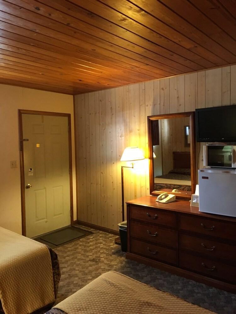 Love Hotels Western Holiday By Oyo At Harlan Lake Ne Alma Екстериор снимка