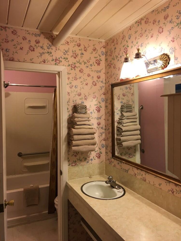 Love Hotels Western Holiday By Oyo At Harlan Lake Ne Alma Екстериор снимка