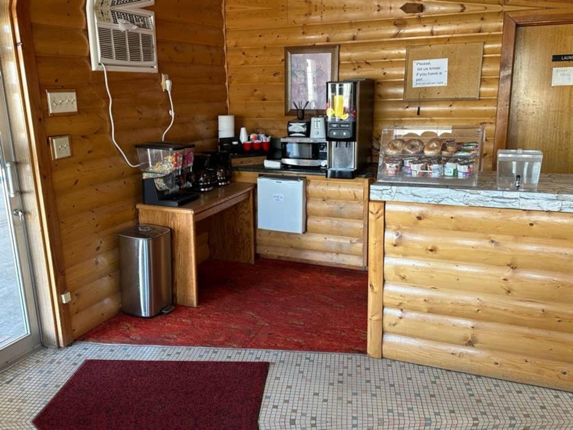 Love Hotels Western Holiday By Oyo At Harlan Lake Ne Alma Екстериор снимка