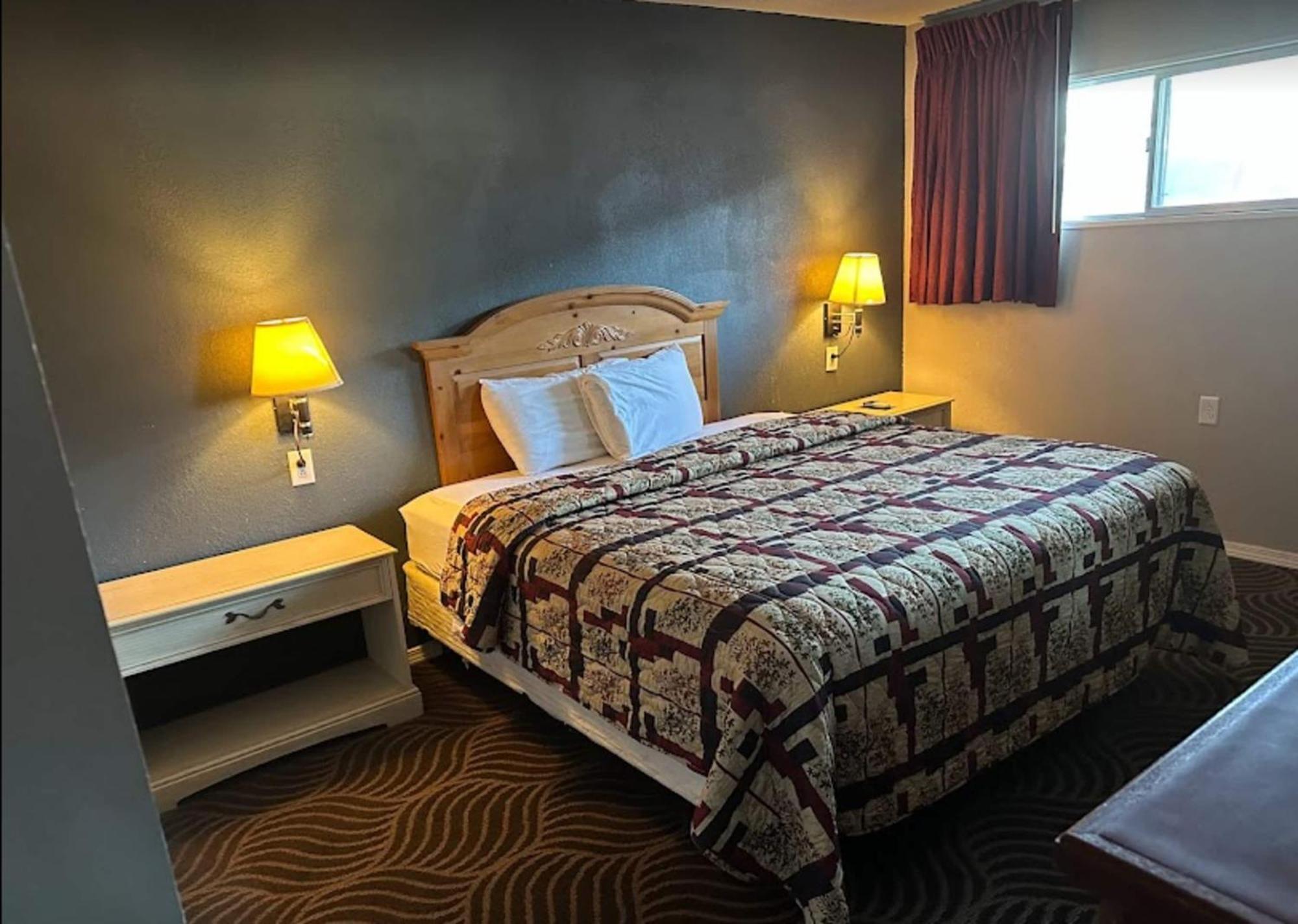Love Hotels Western Holiday By Oyo At Harlan Lake Ne Alma Екстериор снимка