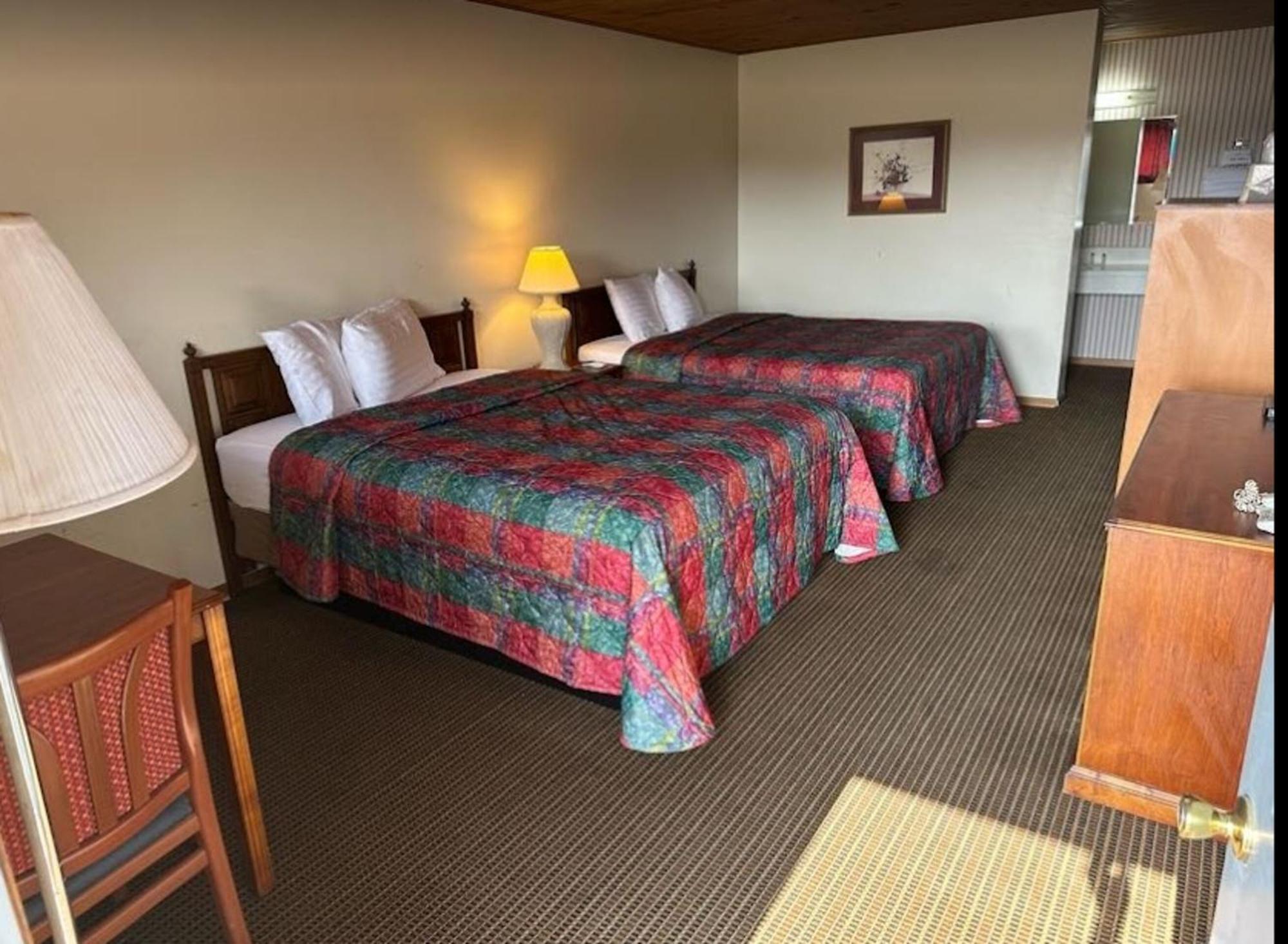 Love Hotels Western Holiday By Oyo At Harlan Lake Ne Alma Екстериор снимка