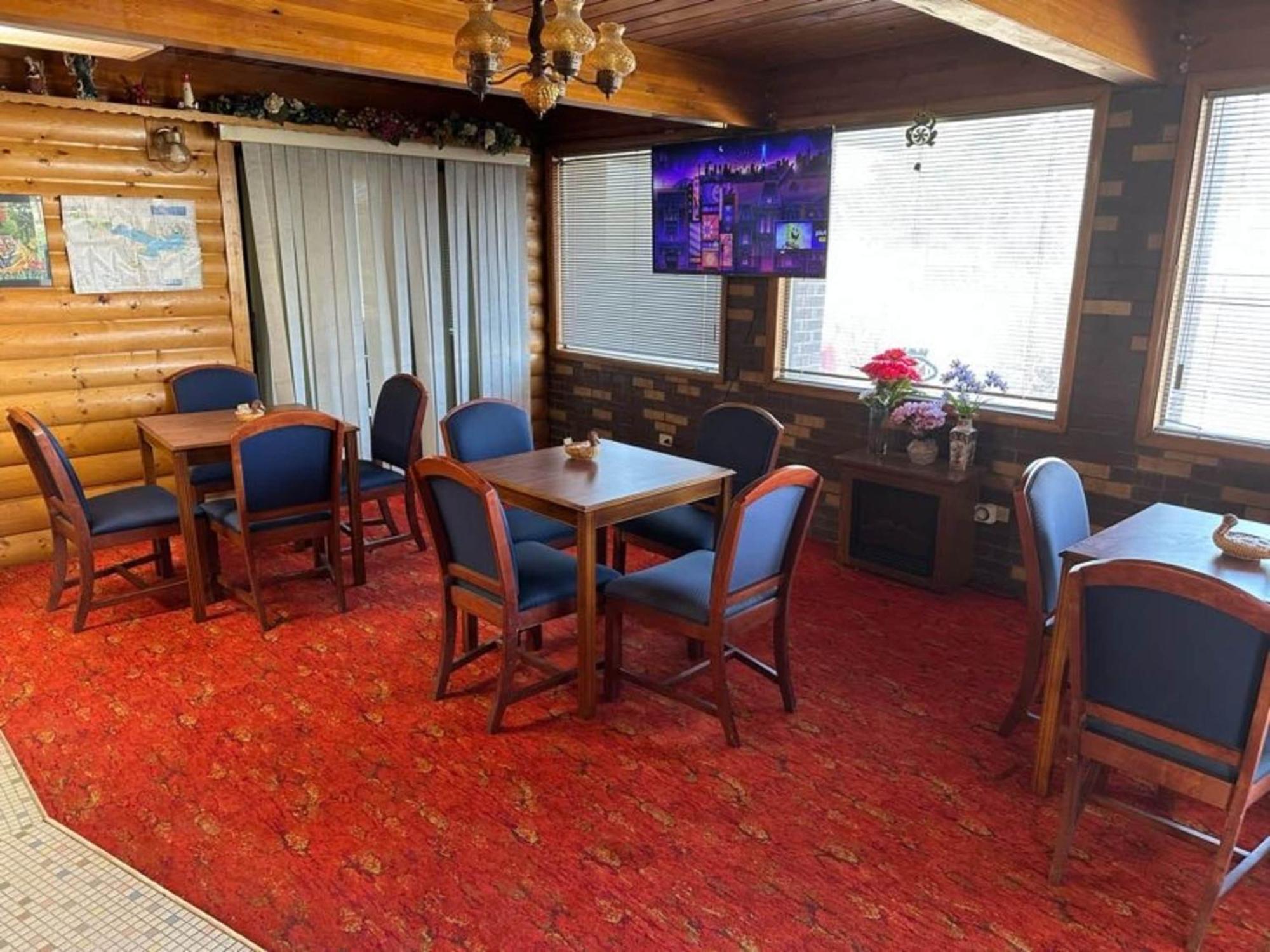 Love Hotels Western Holiday By Oyo At Harlan Lake Ne Alma Екстериор снимка