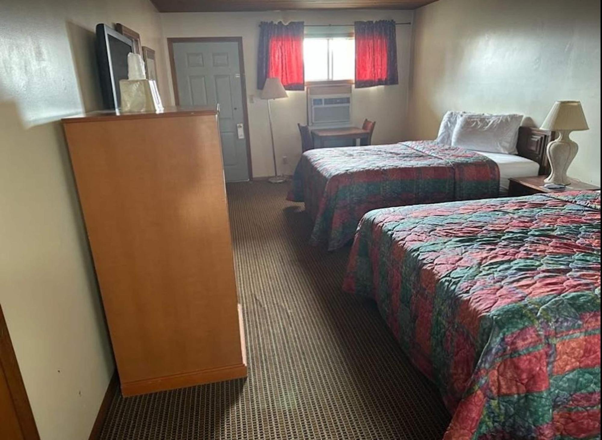 Love Hotels Western Holiday By Oyo At Harlan Lake Ne Alma Екстериор снимка