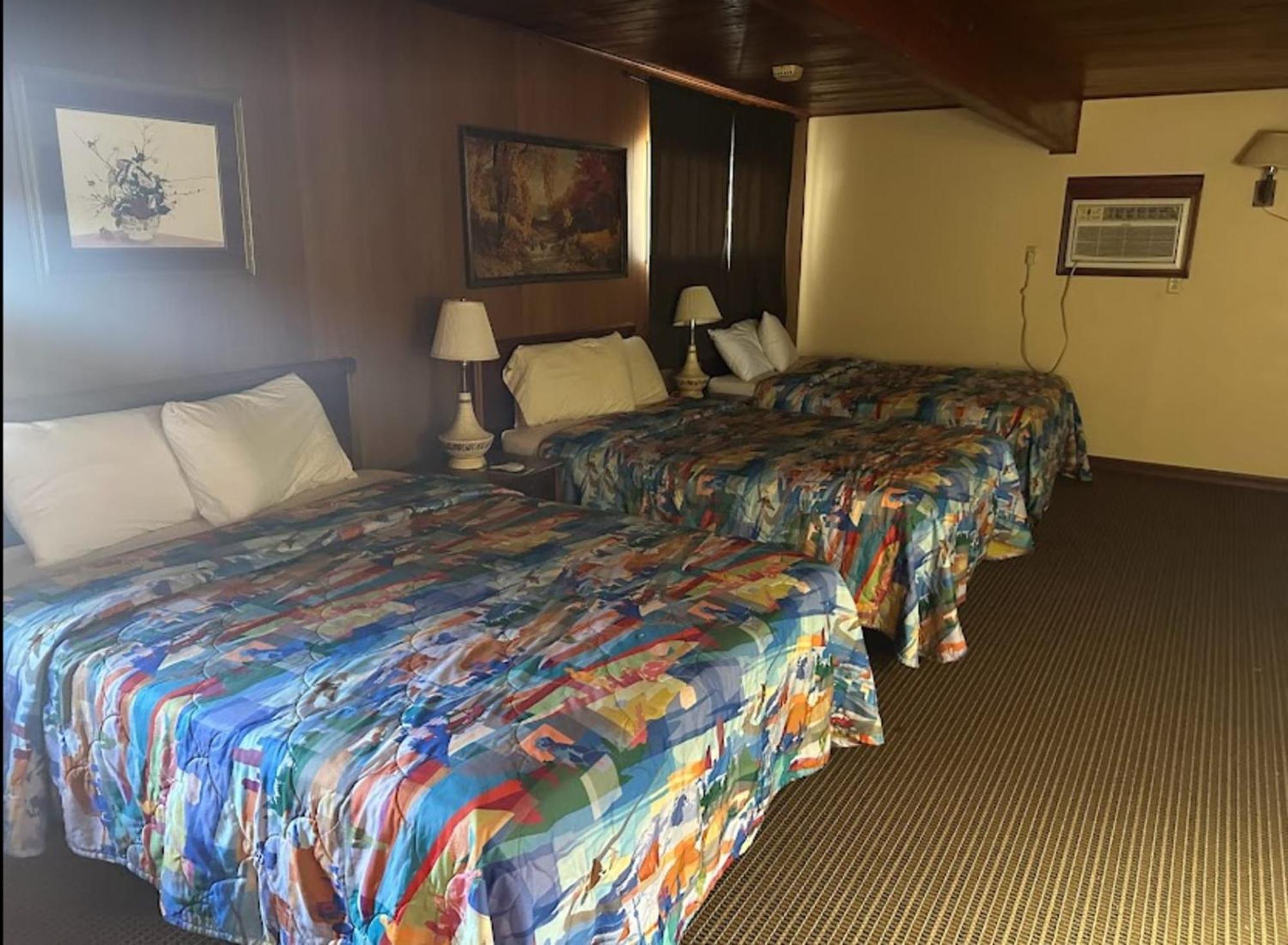 Love Hotels Western Holiday By Oyo At Harlan Lake Ne Alma Екстериор снимка