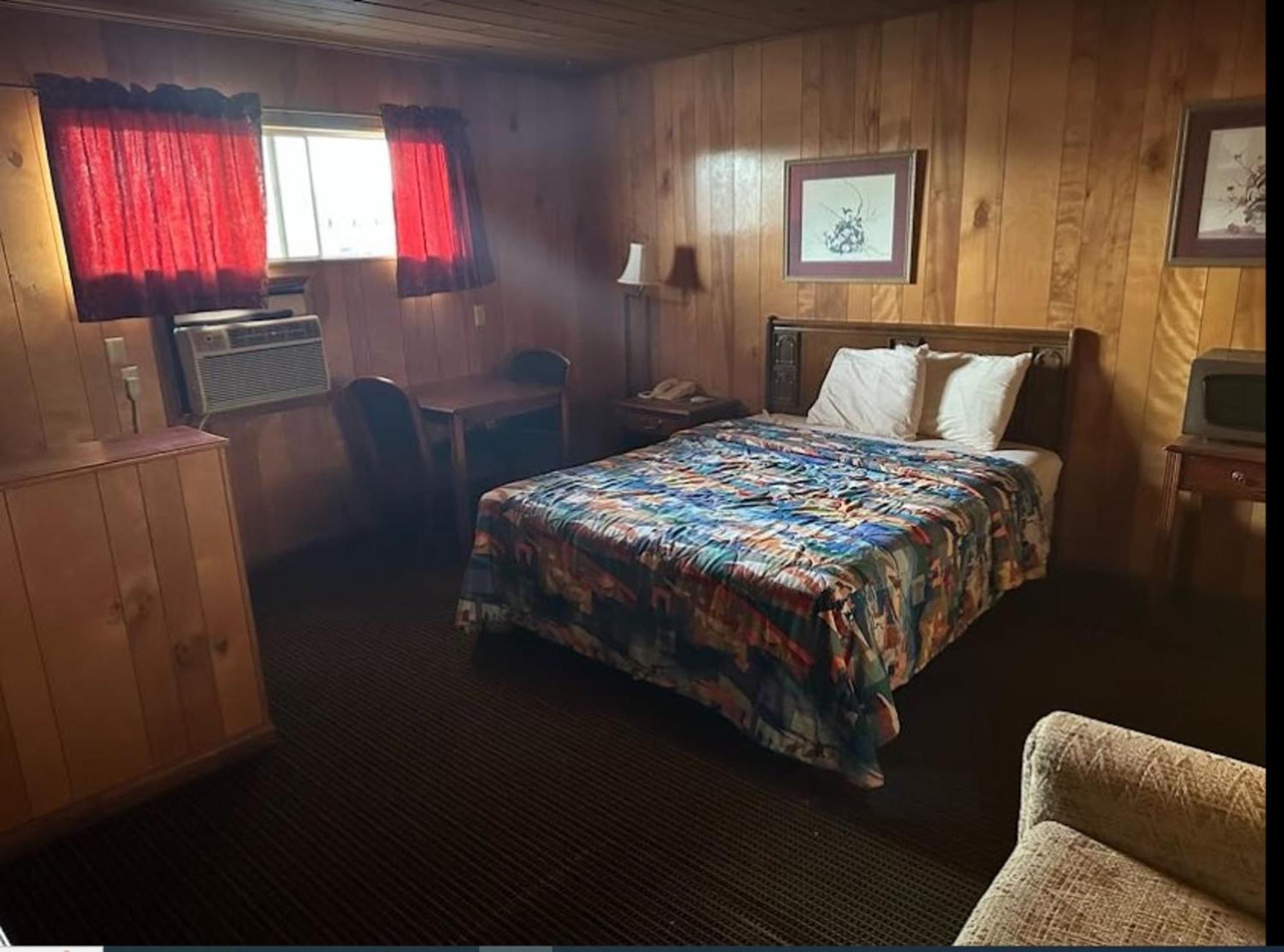 Love Hotels Western Holiday By Oyo At Harlan Lake Ne Alma Екстериор снимка