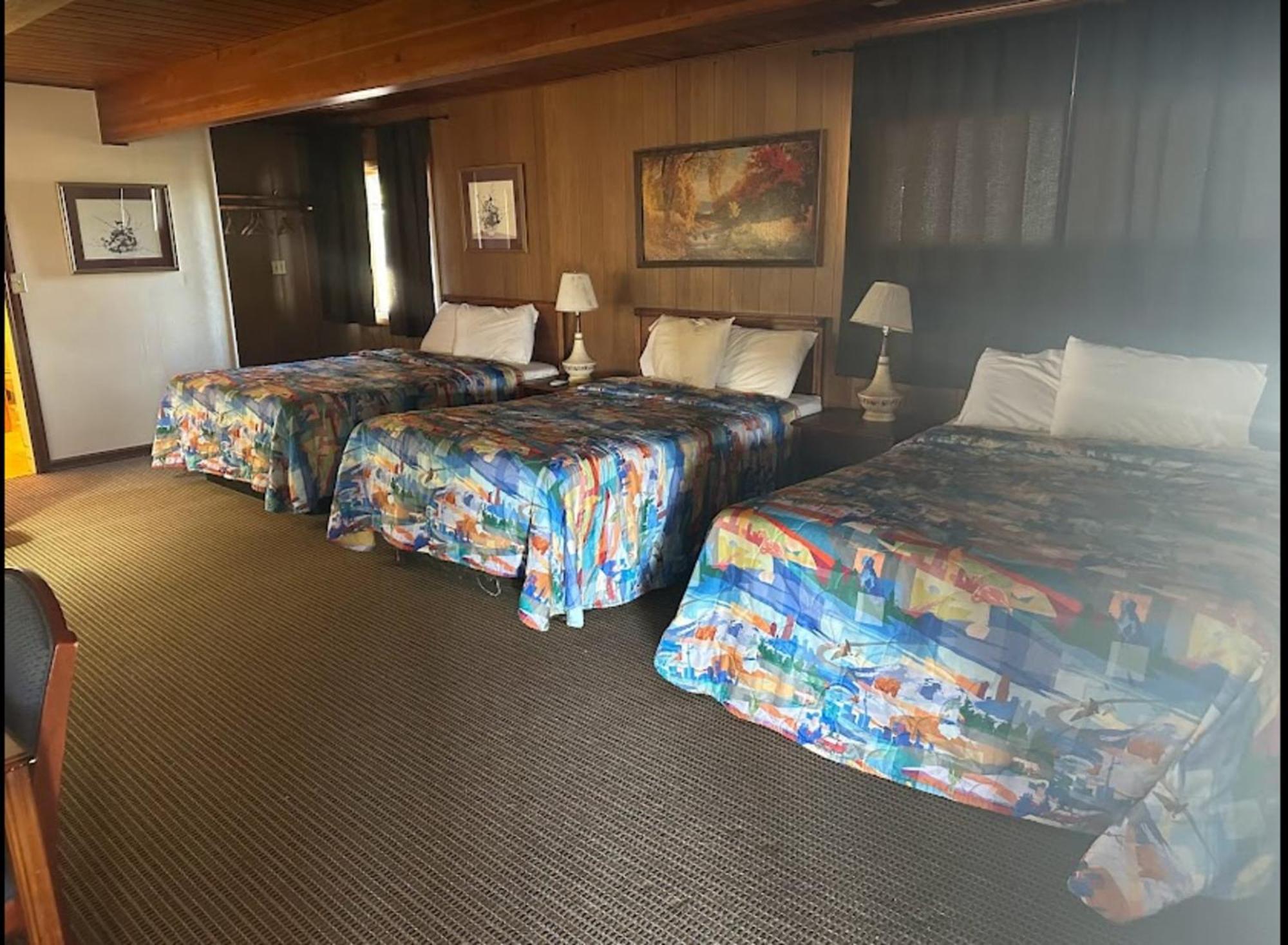 Love Hotels Western Holiday By Oyo At Harlan Lake Ne Alma Екстериор снимка