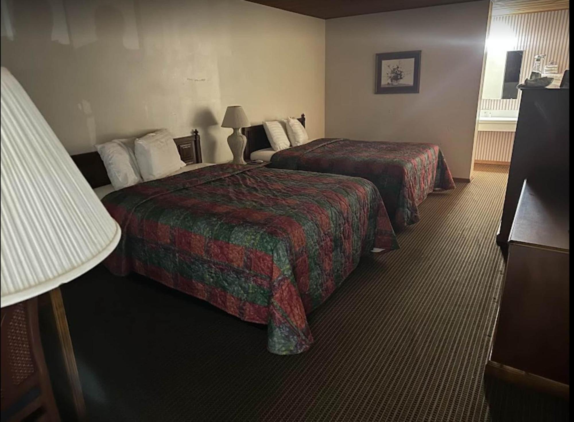 Love Hotels Western Holiday By Oyo At Harlan Lake Ne Alma Екстериор снимка