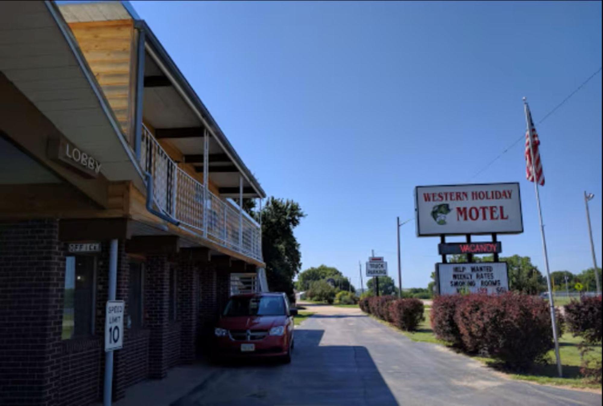 Love Hotels Western Holiday By Oyo At Harlan Lake Ne Alma Екстериор снимка