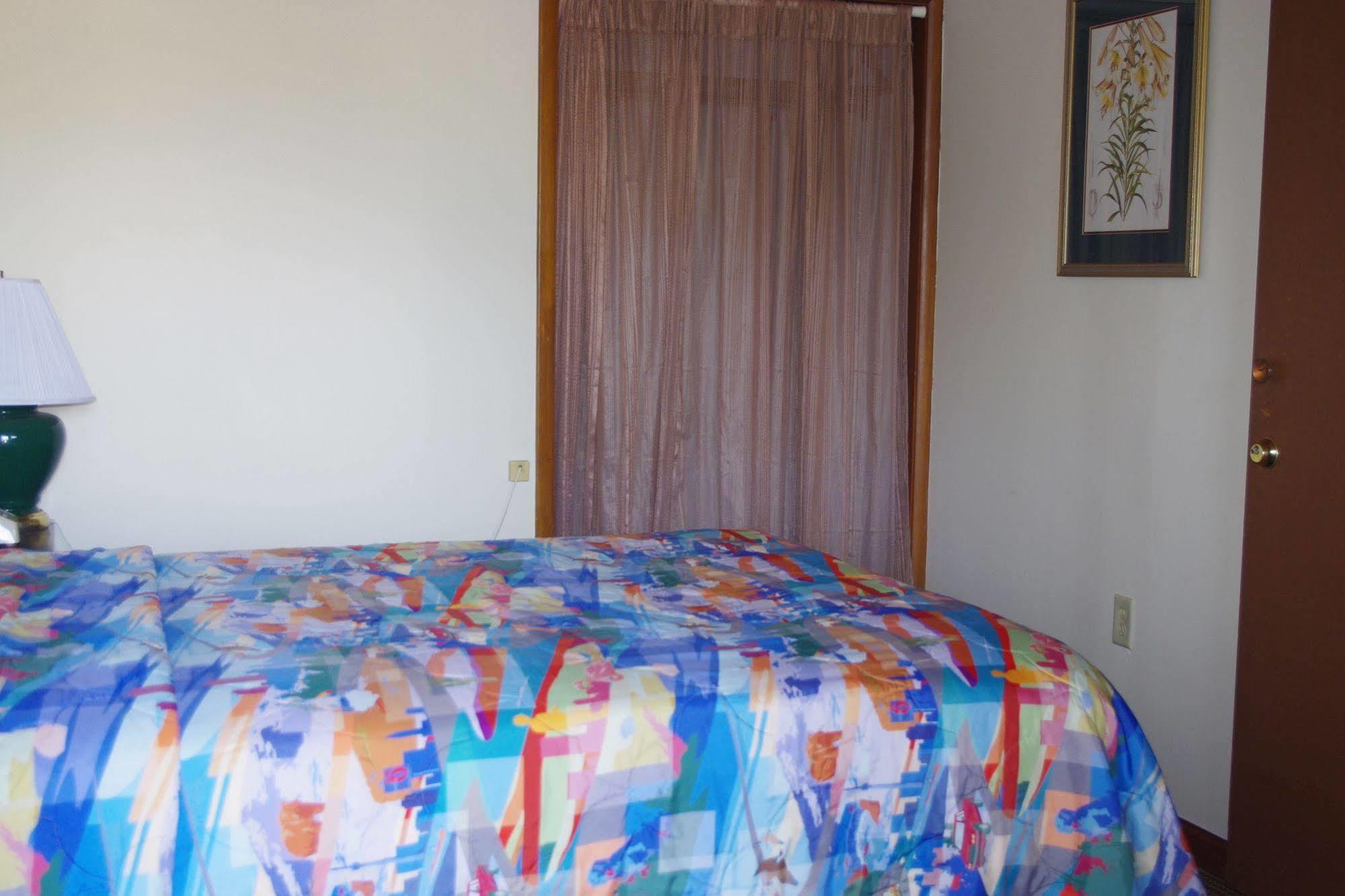 Love Hotels Western Holiday By Oyo At Harlan Lake Ne Alma Екстериор снимка