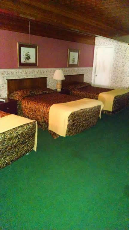 Love Hotels Western Holiday By Oyo At Harlan Lake Ne Alma Екстериор снимка